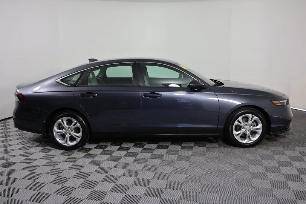 Used 2025  Honda LX image 9