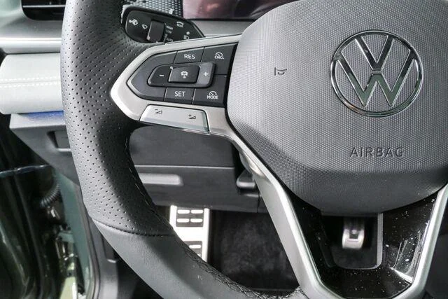 New 2026 Avocado Green w/Deep Black Roof Volkswagen SE R-Line Black image 9