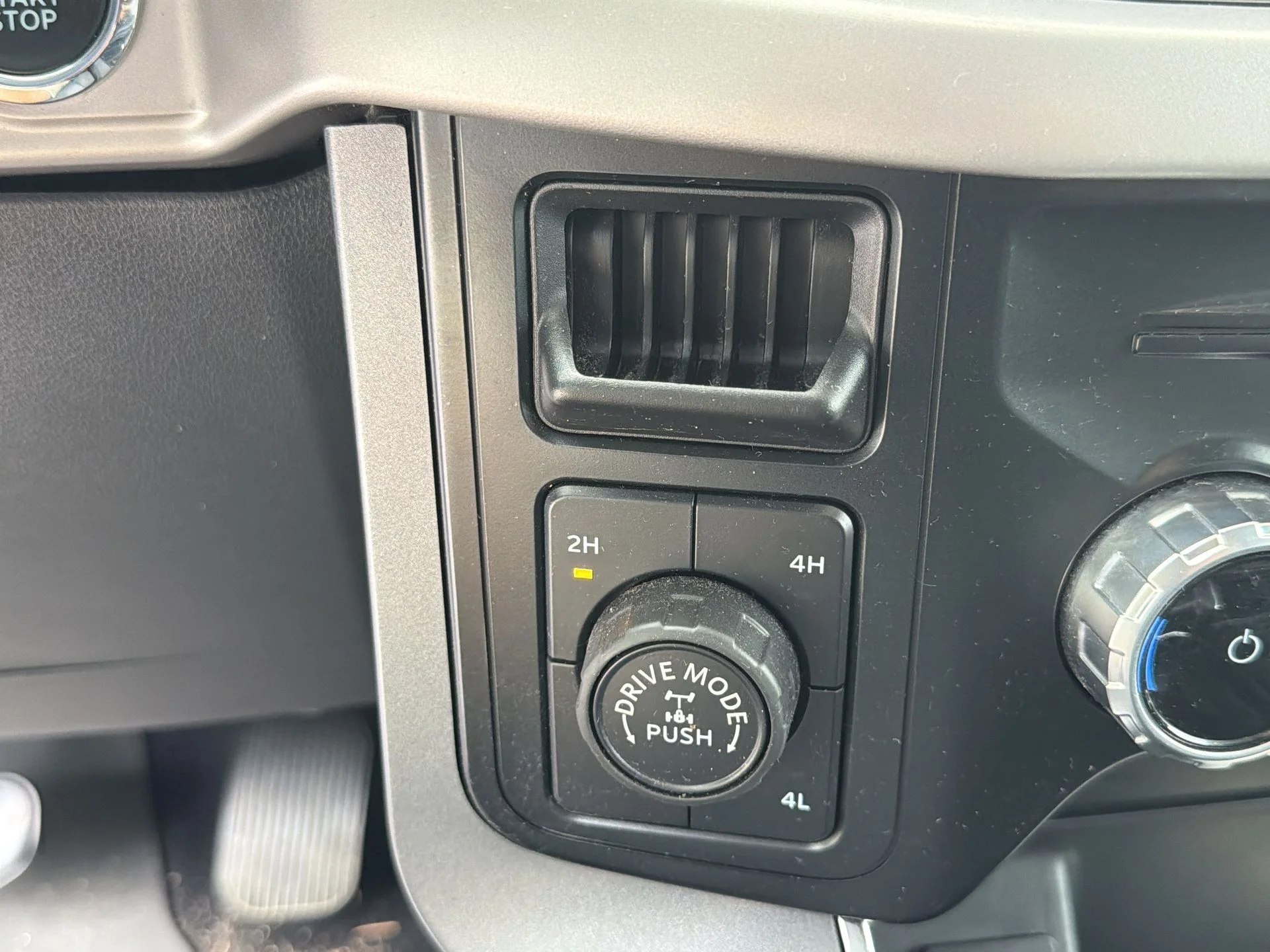 Used 2023 Avalanche Ford XLT image 6