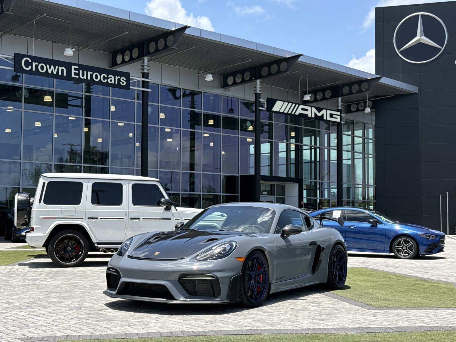 Gray (Arctic Grey) 2024 Porsche 718 Cayman GT4 RS RWD Coupe Rear-Wheel Drive