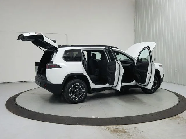 New 2026 Bright White Clear-Coat Exterior Paint Jeep Laredo image 15