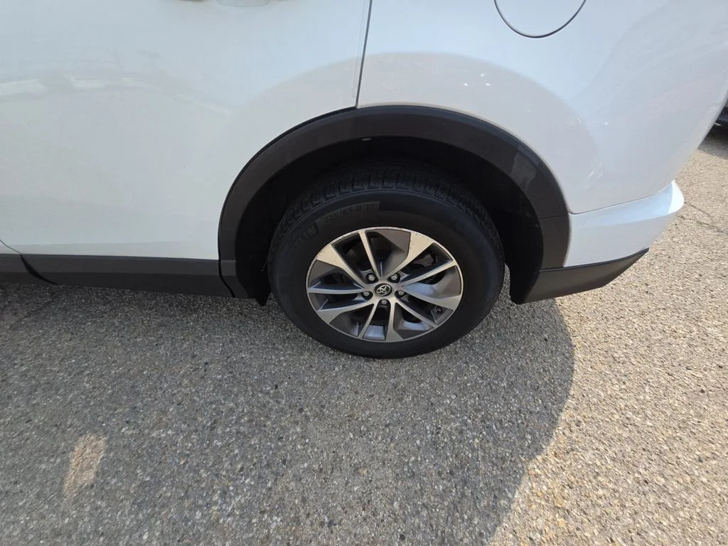 Used 2016 White Toyota XLE image 26
