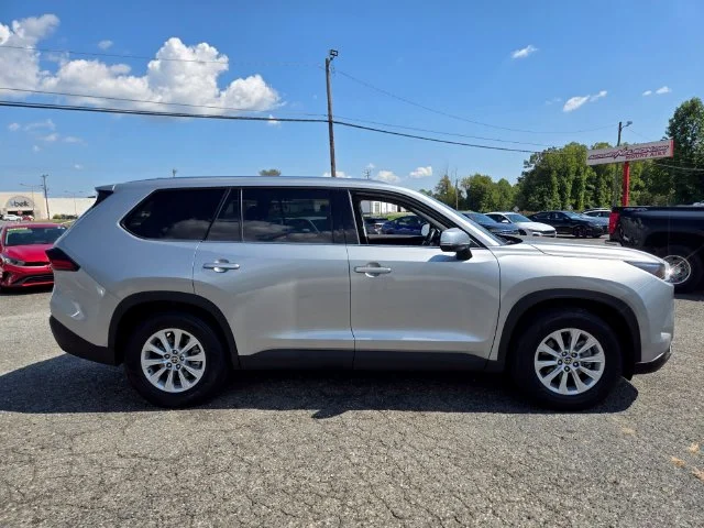 Used 2025 Silver Toyota XLE image 9