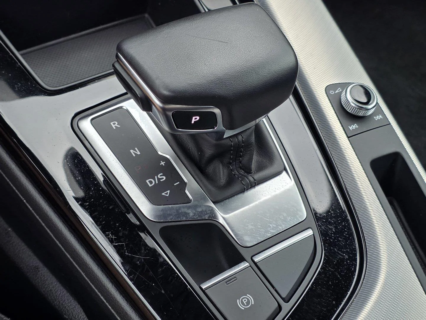 Used 2025  Audi S line Premium image 19
