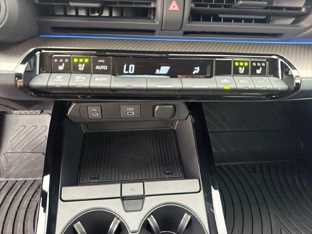 2025 Toyota Prius Limited - Photo 22