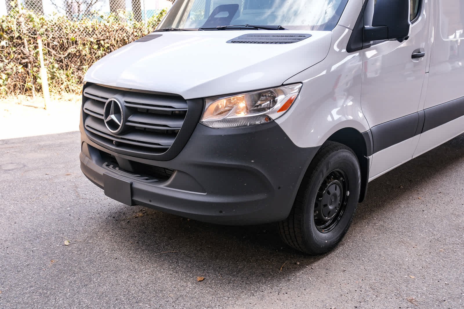 New 2026 Arctic White Mercedes-Benz Cargo 170WB High Roof RWD 2.0L I4 Diesel Turbo HO image 23