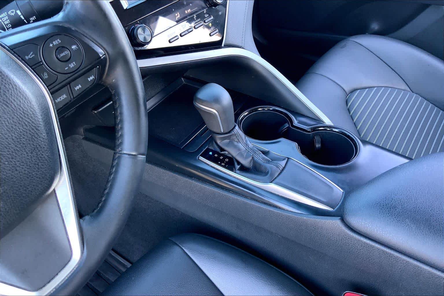 Used 2018 Galactic Aqua Mica Toyota SE image 16