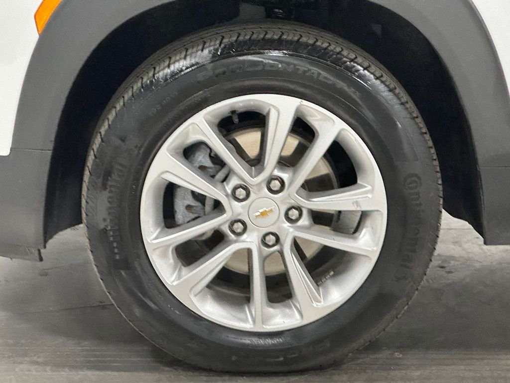 Used 2025 White Chevrolet LS image 16