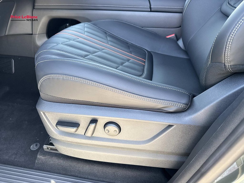New 2026 Alpine Metallic / Super Black Two-tone Nissan PRO-4X® image 11