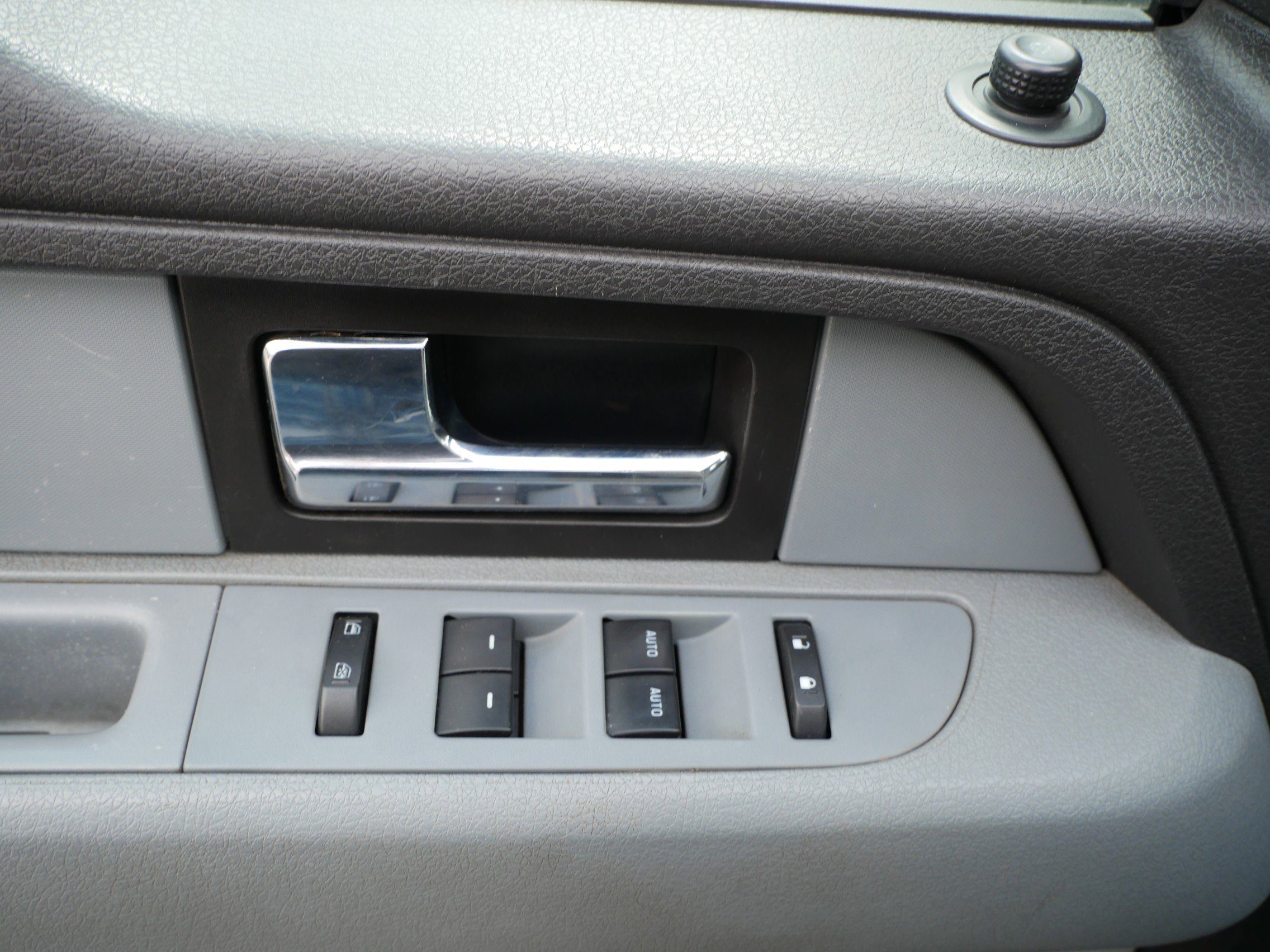 Used 2014  Ford XLT image 18
