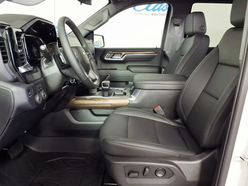 New 2026 Summit White Chevrolet LT image 7