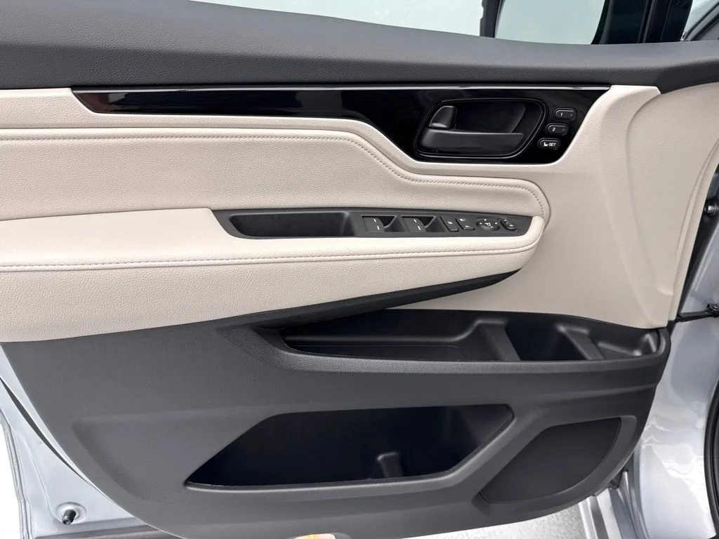 New 2026 Solar Silver Metallic Honda Touring image 19