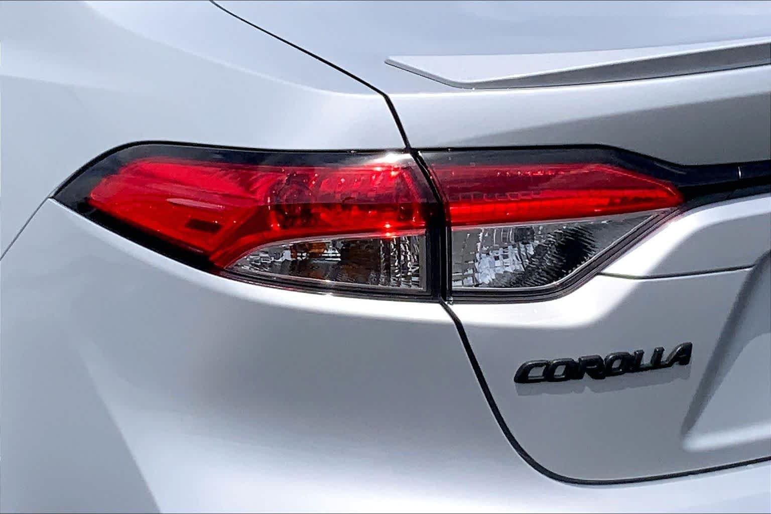 Used 2023 Classic Silver Metallic Toyota SE image 29