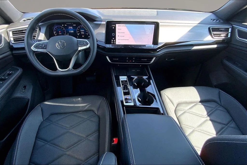 New 2026 Deep Black Pearl Volkswagen SE w/Technology image 5