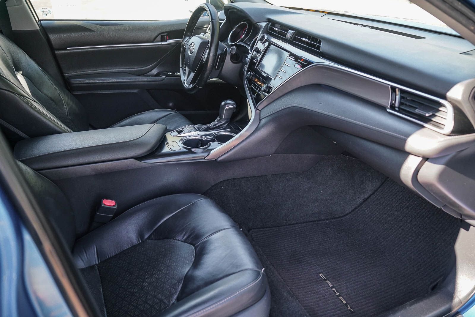 Certified Used 2018 Midnight Black Metallic Toyota XSE image 18
