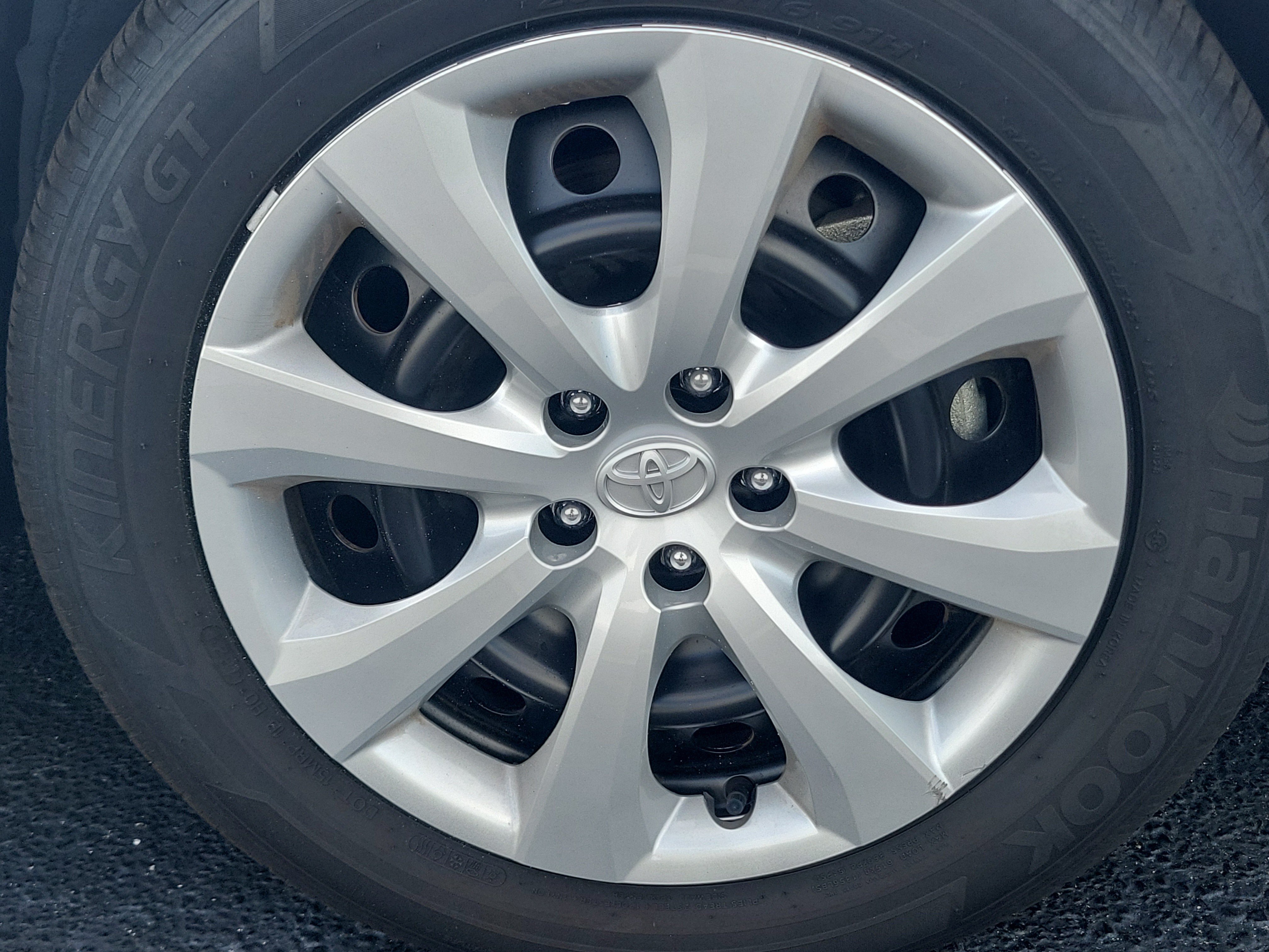 Used 2025 Ice Toyota LE image 9