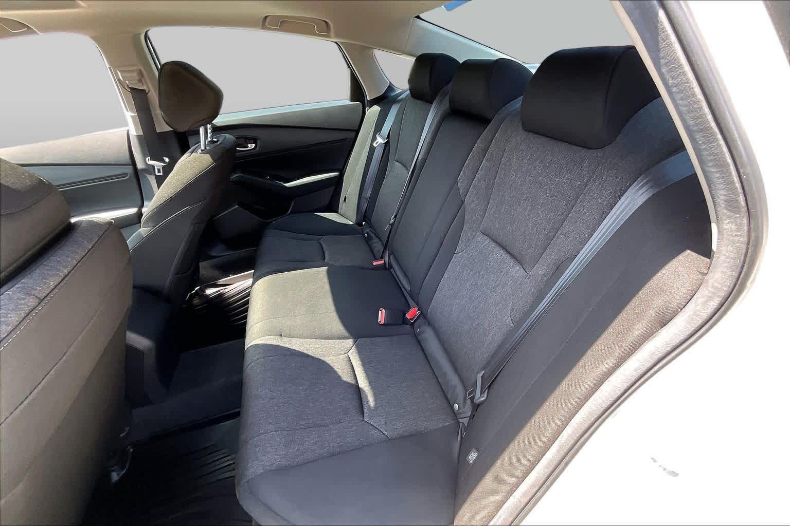 Used 2024 Platinum White Pearl Honda EX image 20