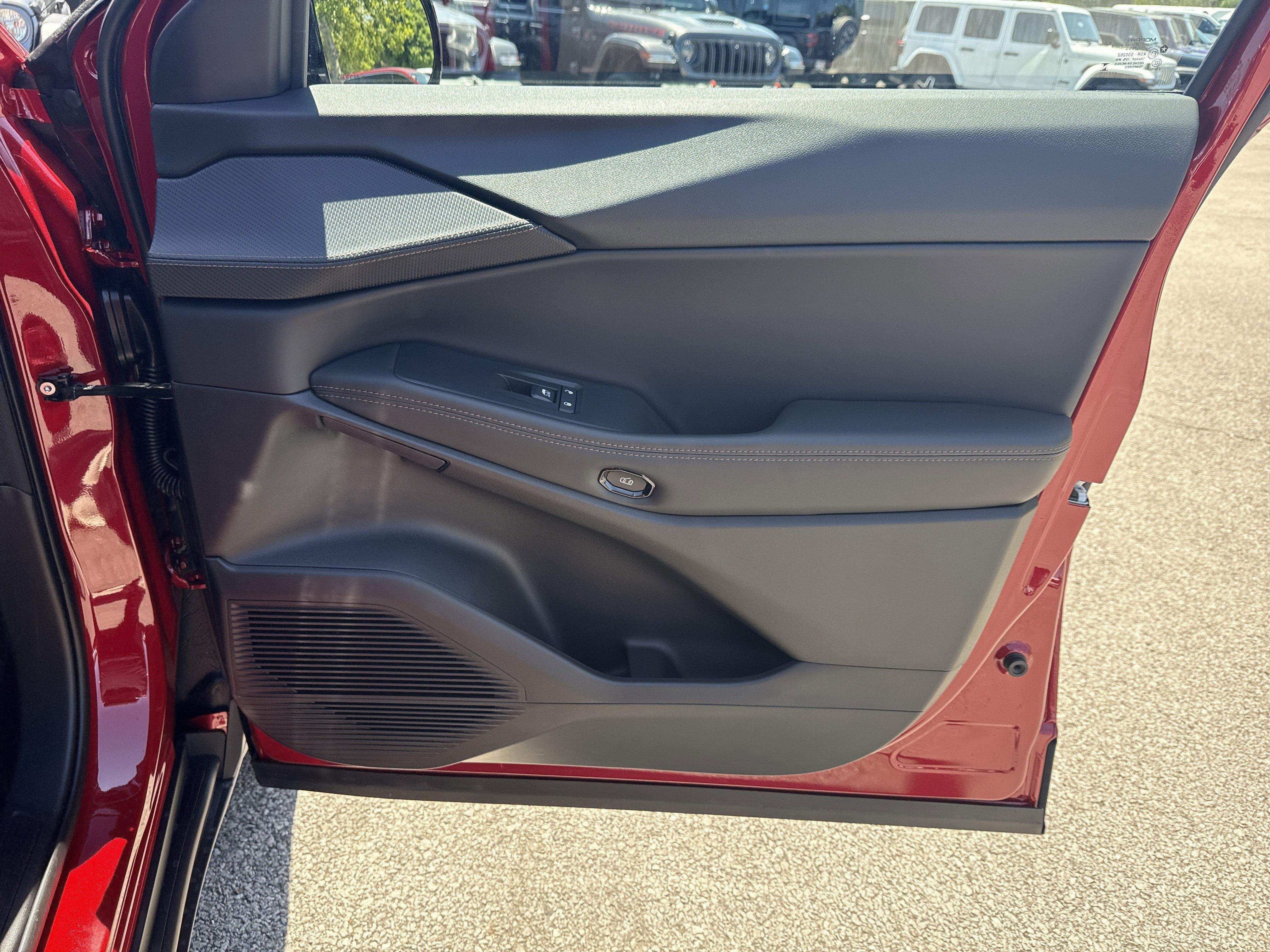 New 2026 Red Hot Pearl-Coat Exterior Paint Jeep Limited image 11