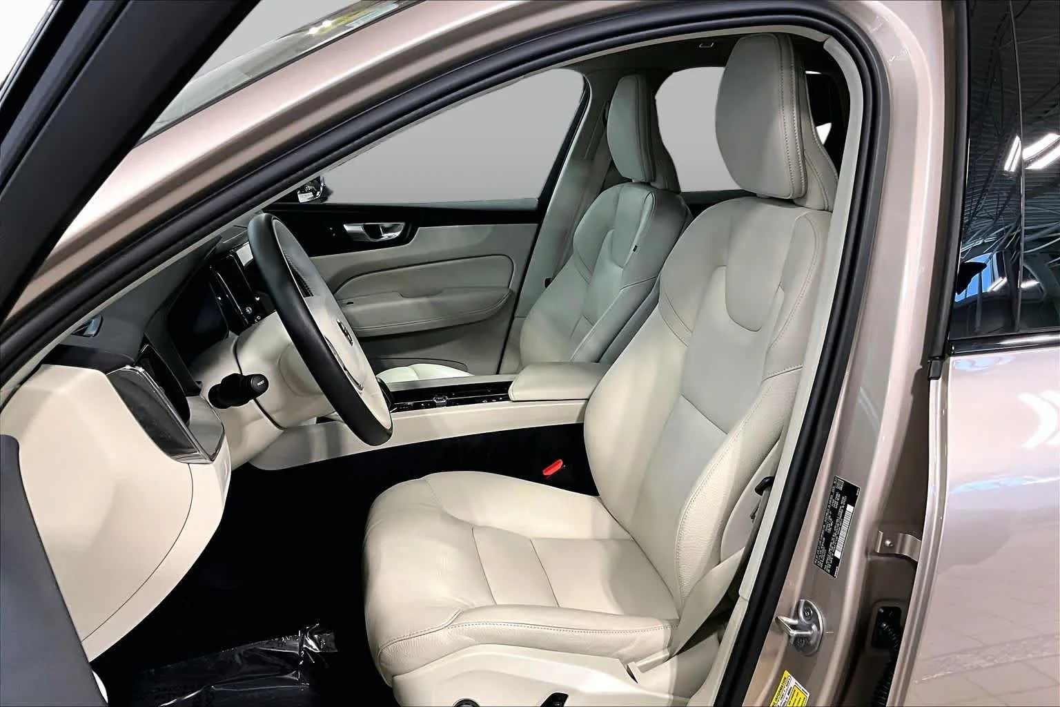 Used 2024 Bright Dusk Metallic Volvo Plus Dark Theme image 9