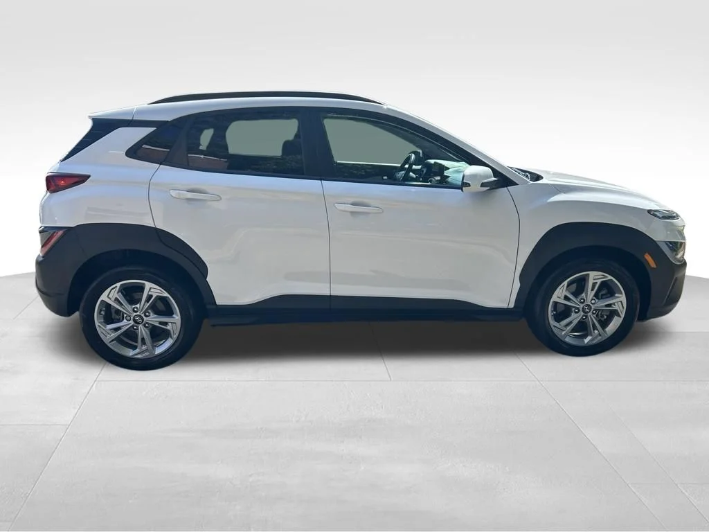 Used 2023 White Hyundai SEL image 7