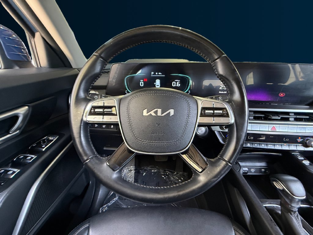 Used 2025 Black Kia S image 13