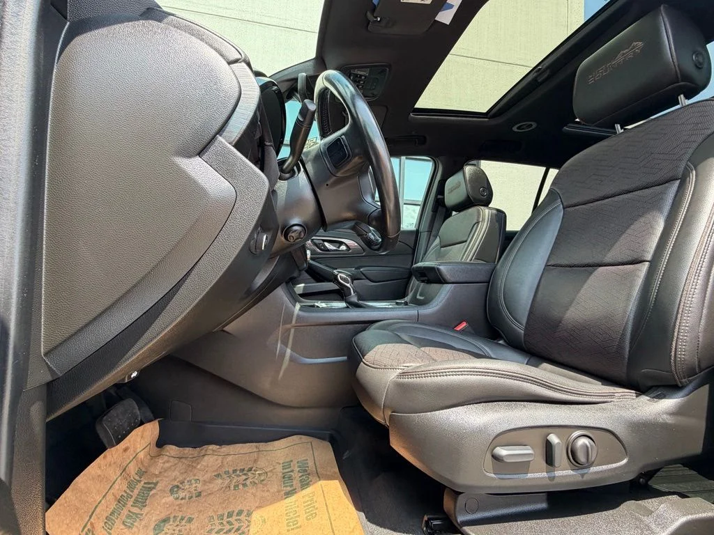 Used 2022 White Chevrolet High Country image 10