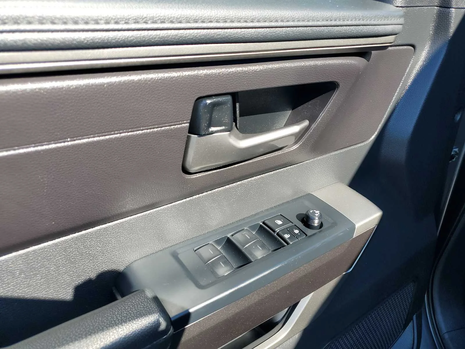 Used 2025  Toyota SR image 22