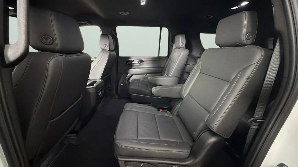 Used 2025 Summit White Chevrolet LT image 26