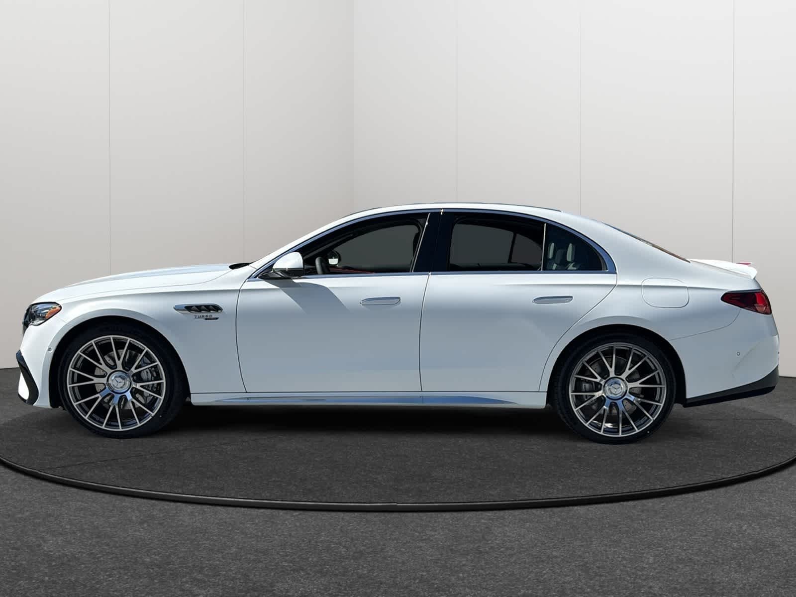 New 2026 MANUFAKTUR Moonlight White Magno Mercedes-Benz AMG® E 53 E image 3