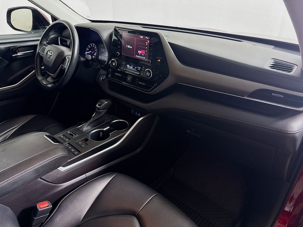 Used 2022 Ruby Flare Pearl Toyota XLE image 31