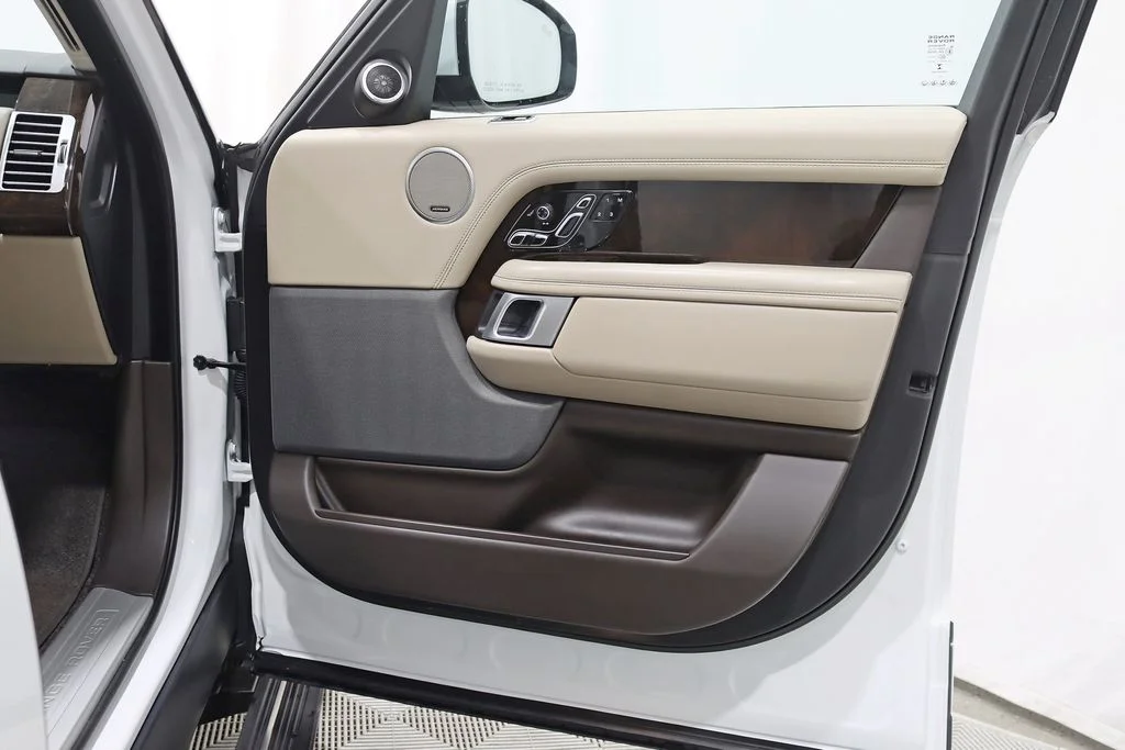 Used 2021 White Land Rover Westminster image 38