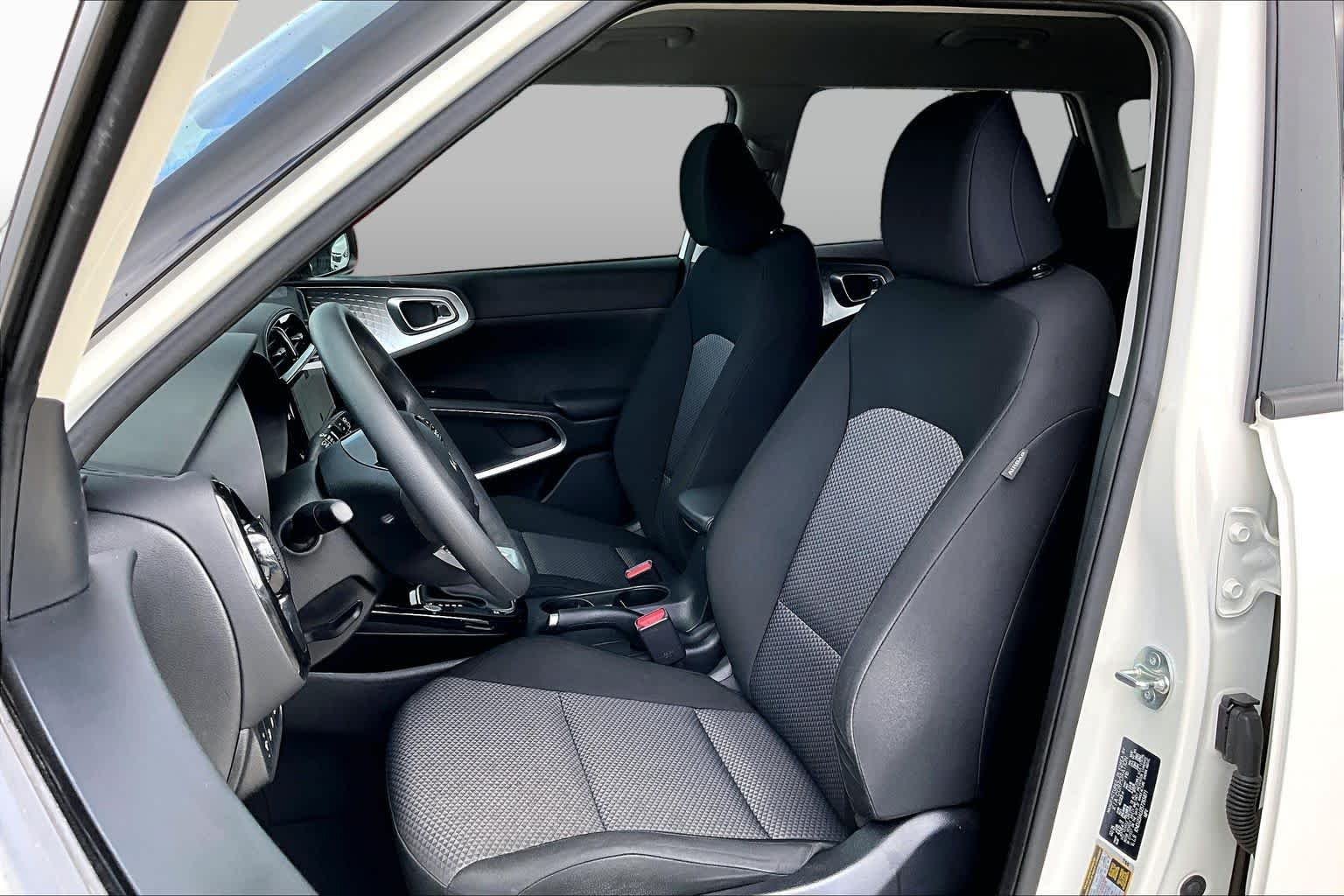 Used 2025 Clear White/Black Roof Kia S image 7