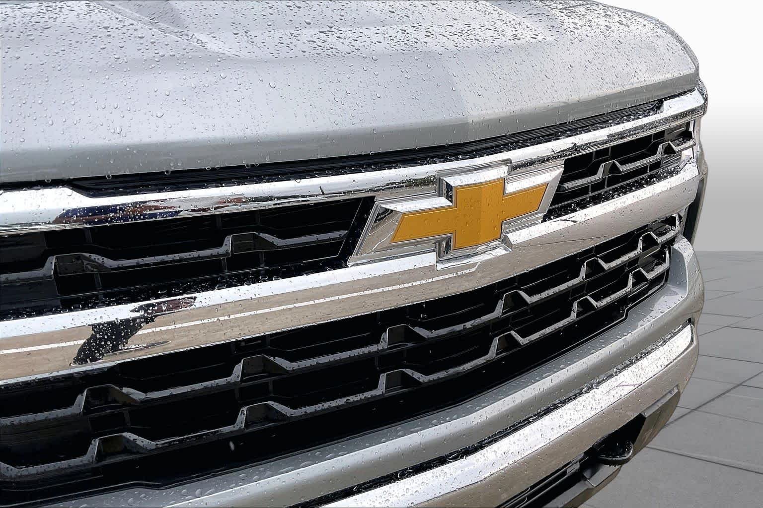 Used 2024 Sterling Gray Metallic Chevrolet LT image 29