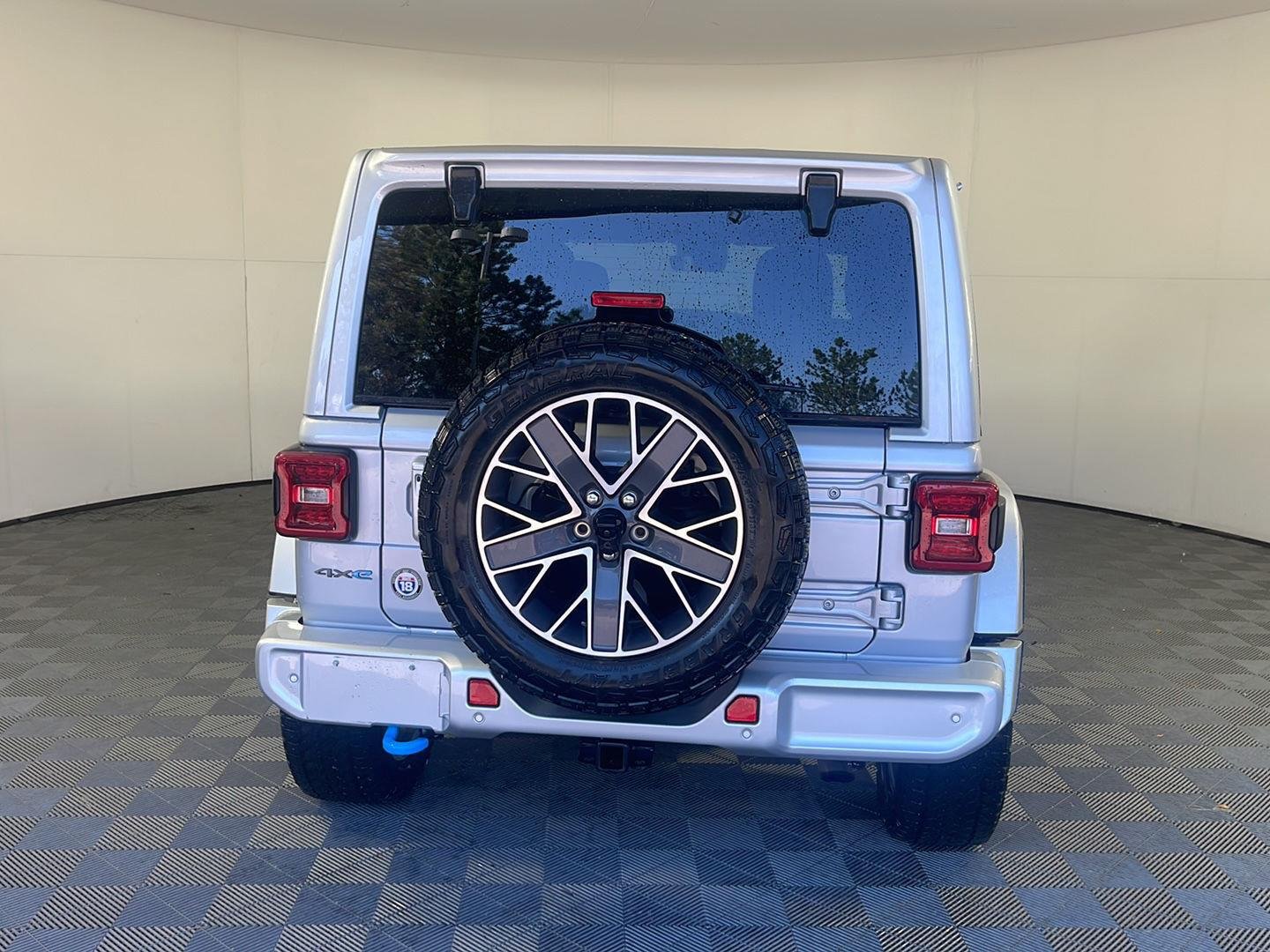 Used 2024 Silver Zynith Clearcoat Jeep High Altitude image 11