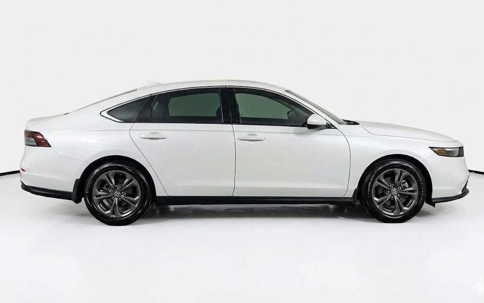 2023 Honda Accord Hybrid EX-L w/o BSI's photo