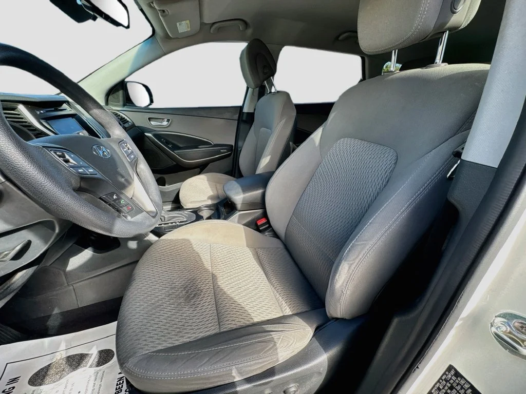 Used 2017 White Hyundai SE image 23