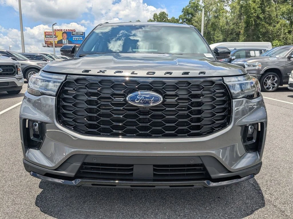 New 2026 Carbonized Gray Metallic Ford ST-Line image 9