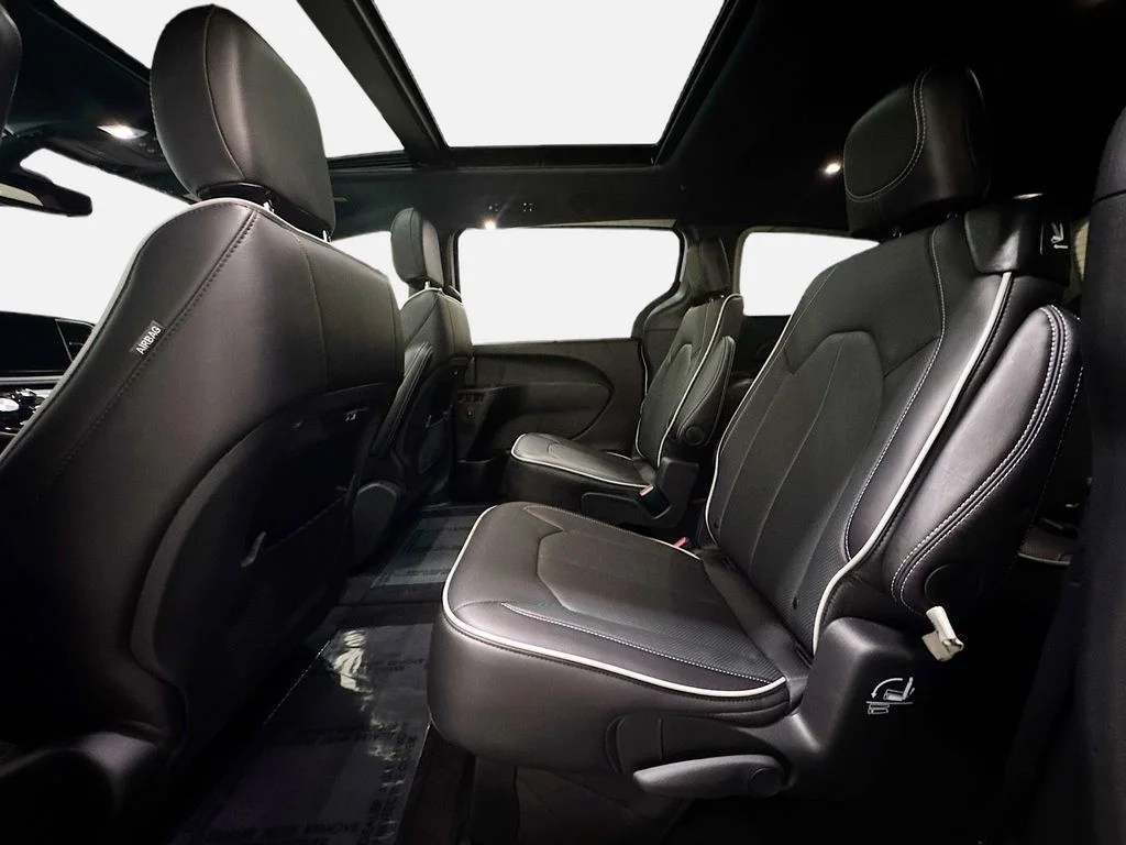 2026 Chrysler Pacifica Limited - Photo 13