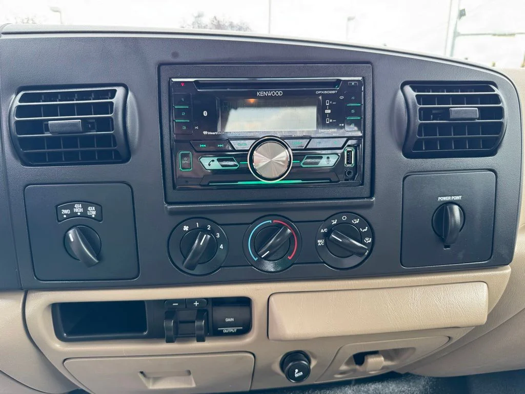 Used 2006 Gray Ford XL image 17