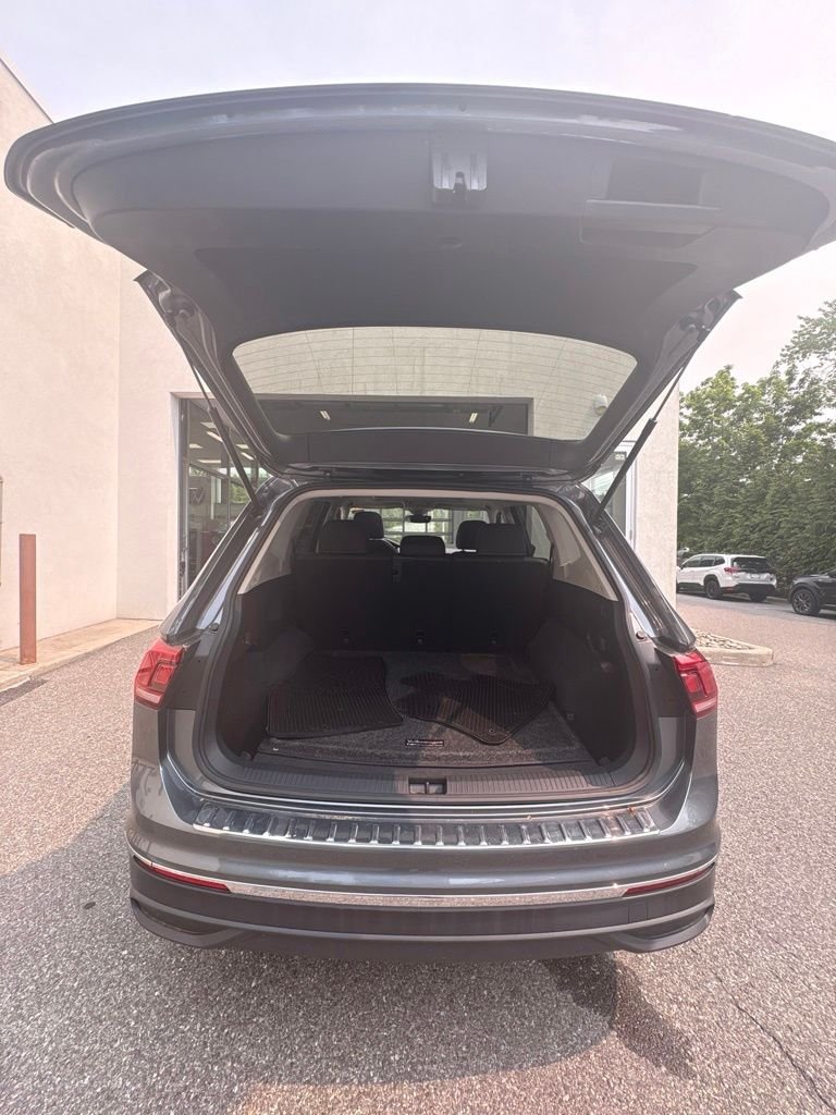 Used 2023 Gray Volkswagen 2.0T SE image 12