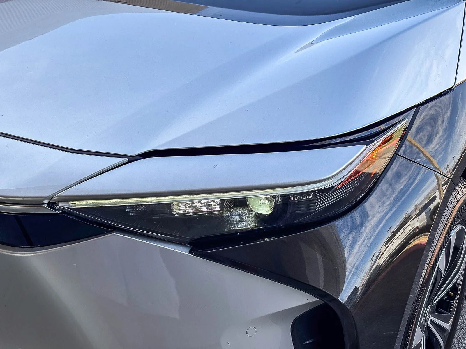 Used 2025 Silver Metallic Toyota XLE image 8