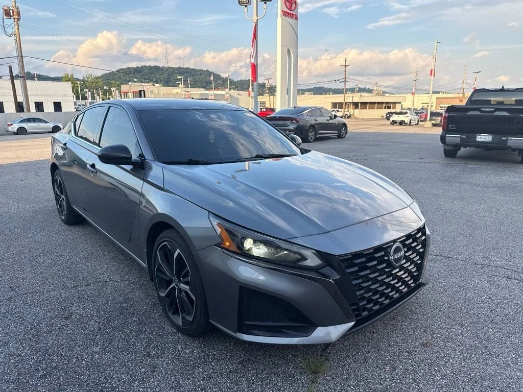 Used 2023 Gray Nissan 2.5 SR image 3