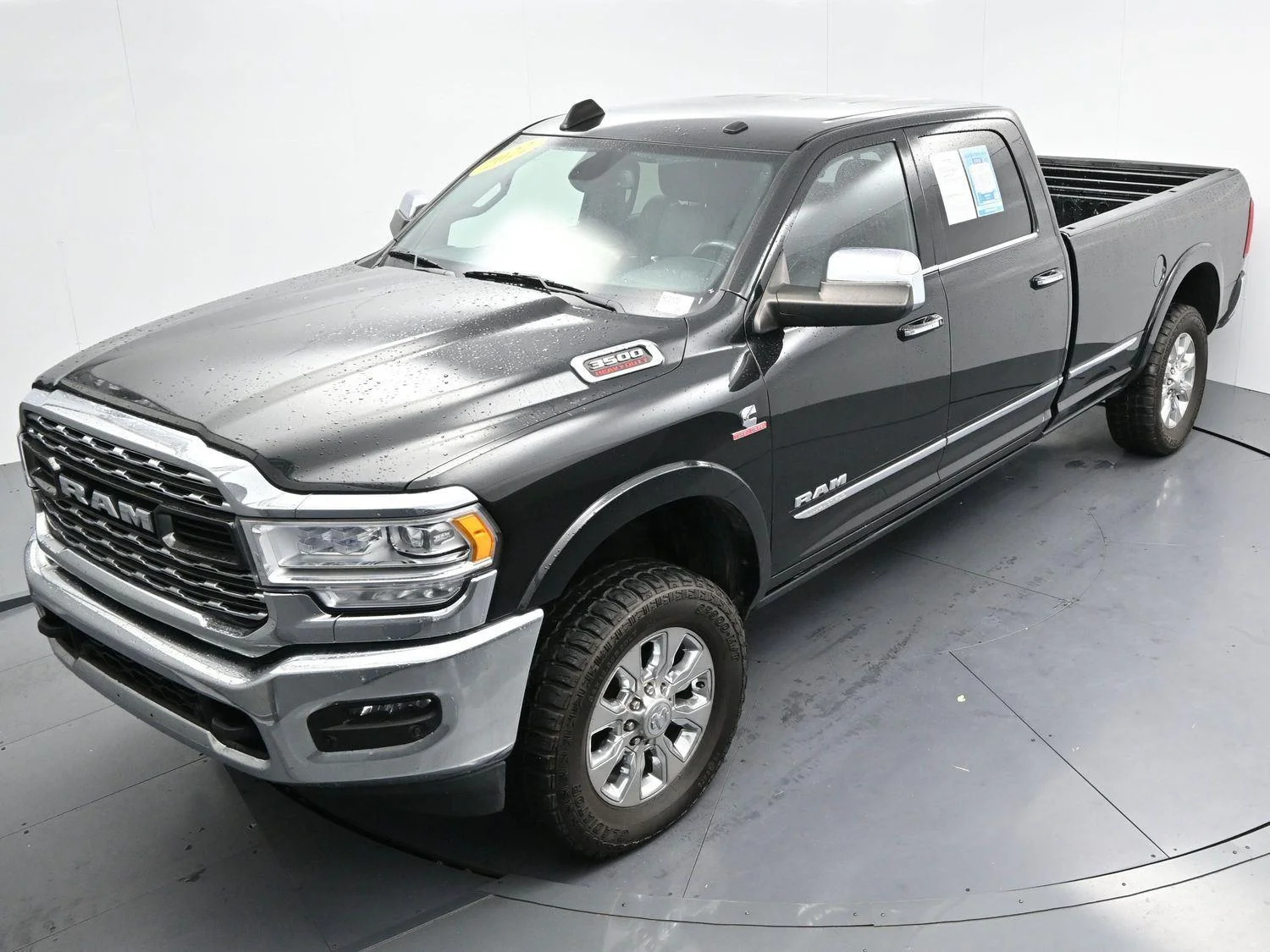 Used 2022 Diamond Black Crystal Pearlcoat Ram Limited image 37