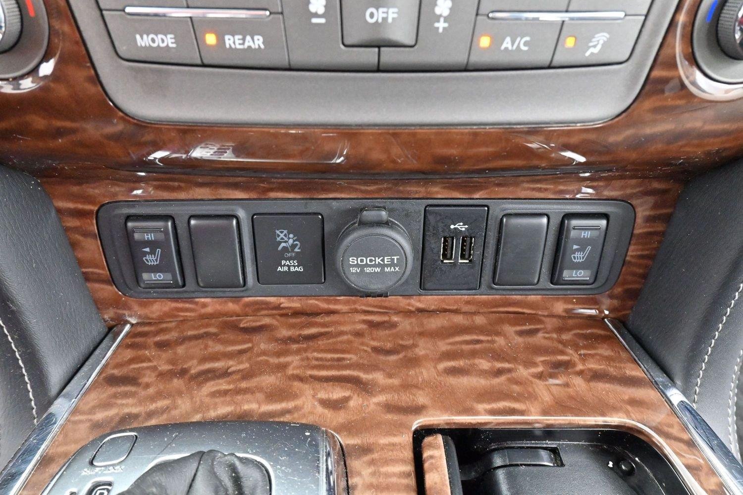 Used 2019 Pearl White Tricoat Nissan SL image 29