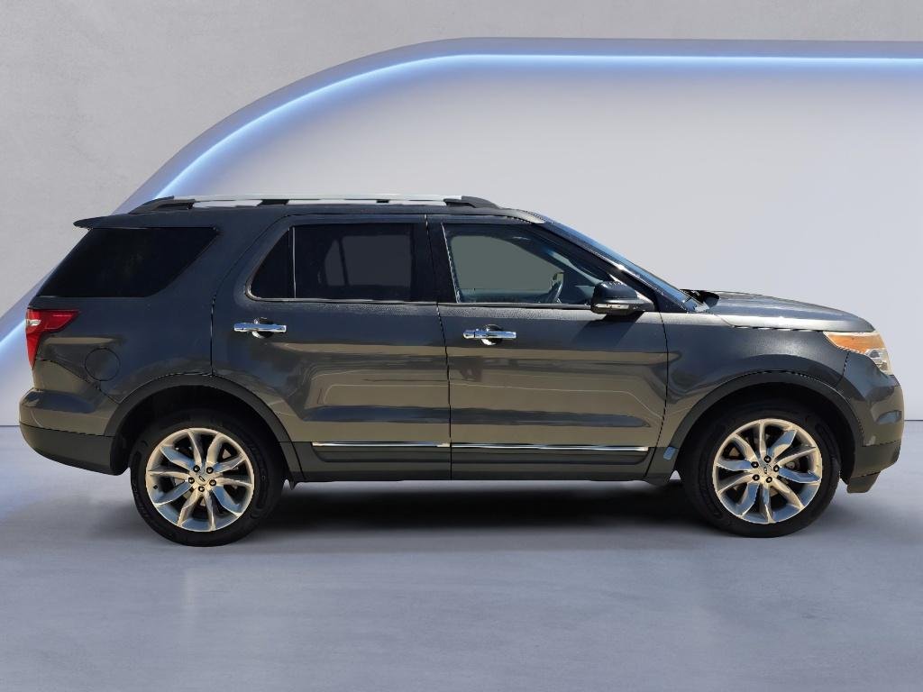 Used 2015 Magnetic Metallic Ford XLT image 6