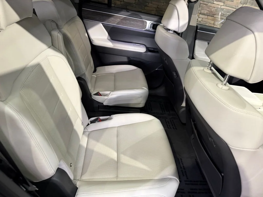 Used 2026 Green Hyundai Limited image 35