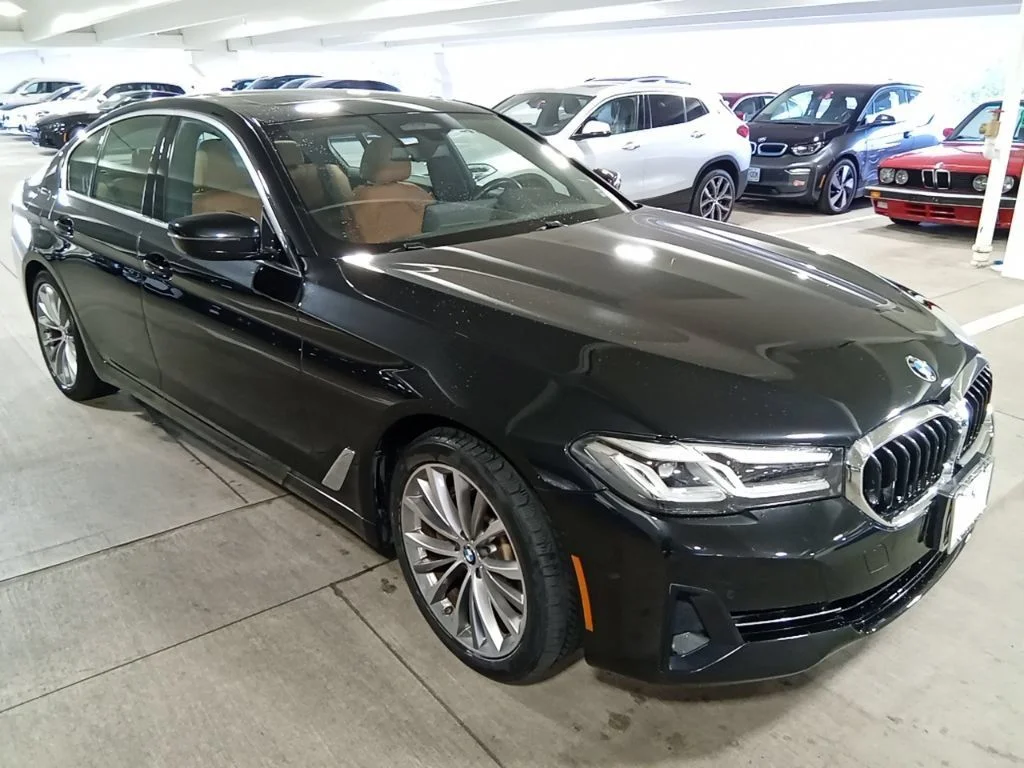 Used 2021 Black Sapphire Metallic BMW 530e iPerformance image 3