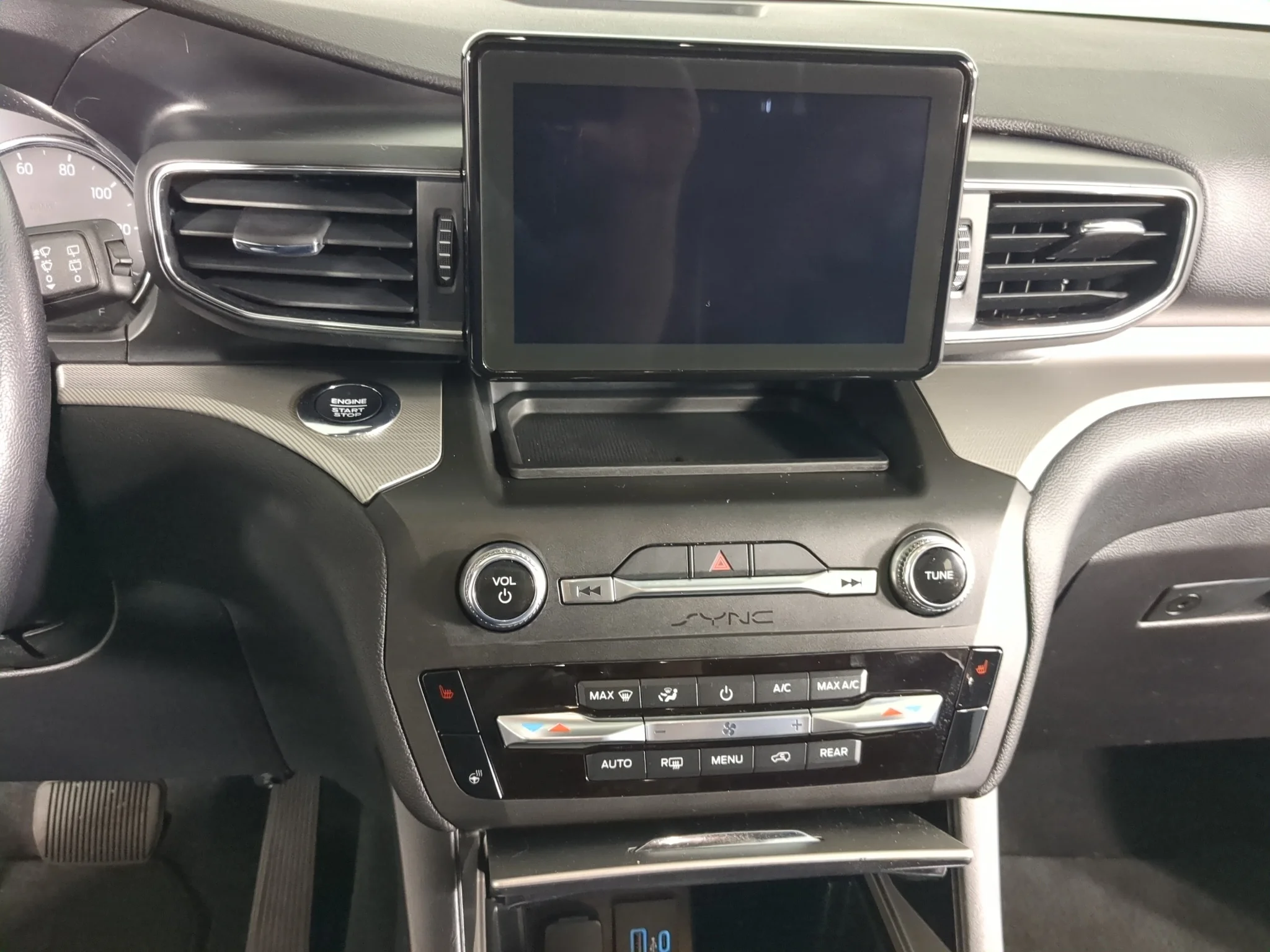 Used 2020 Agate Black Metallic Ford XLT image 27