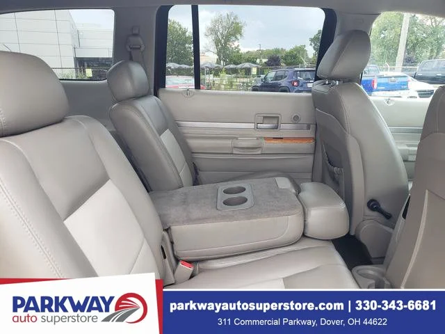 Used 2008 Red Chrysler Limited image 20