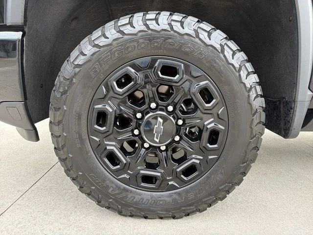 Used 2024 Black Chevrolet High Country image 12